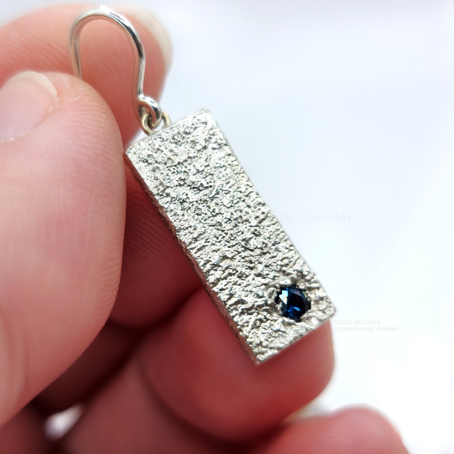 Reticulated sterling silver and sapphire rectangle earrings 9