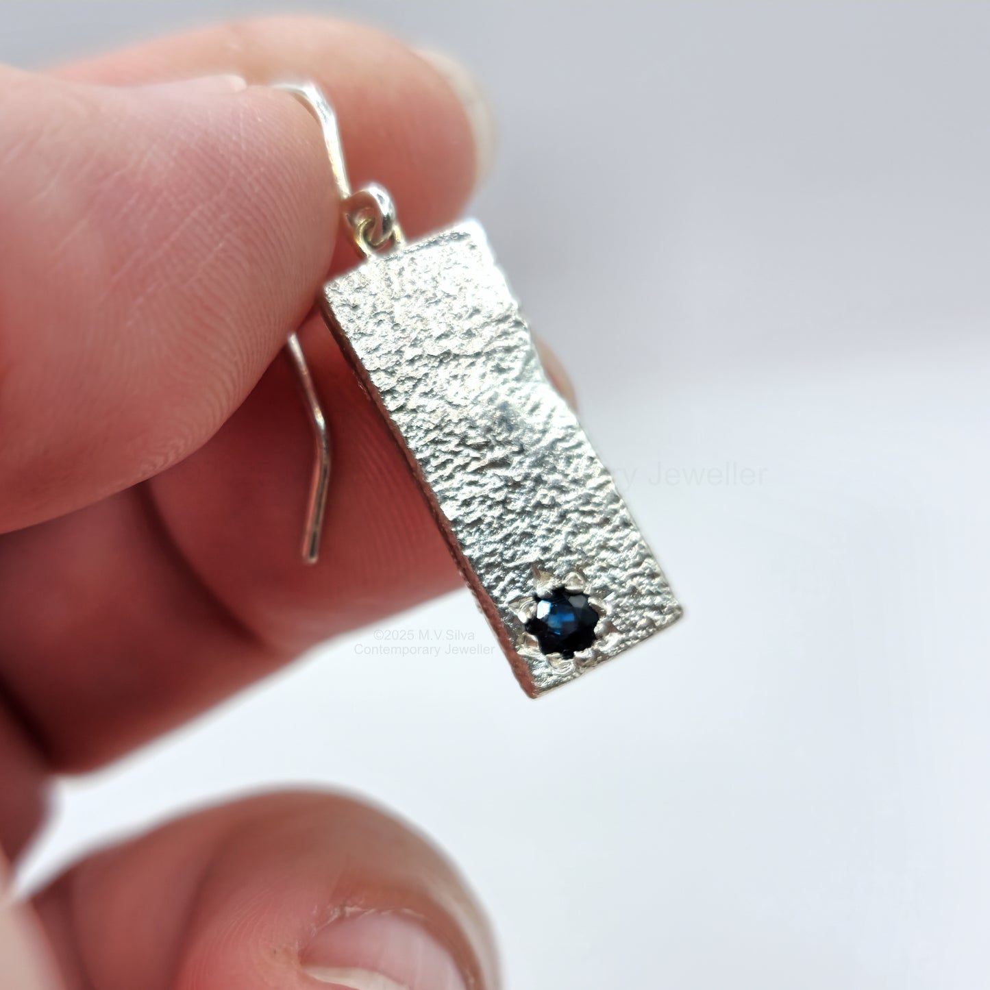 Reticulated sterling silver and sapphire rectangle earrings 10